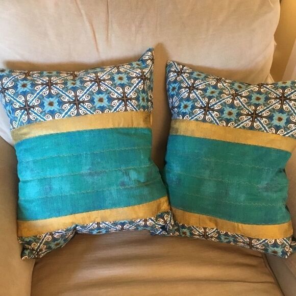 CLOSEOUT SALE $20 NWT Set of Two Handcrafted Quilted Pillows - Picture 2 of 9